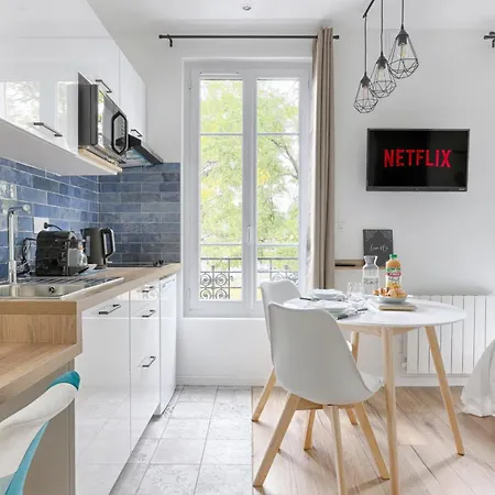 Cosy Face Gare Rer A سوسي أون بري